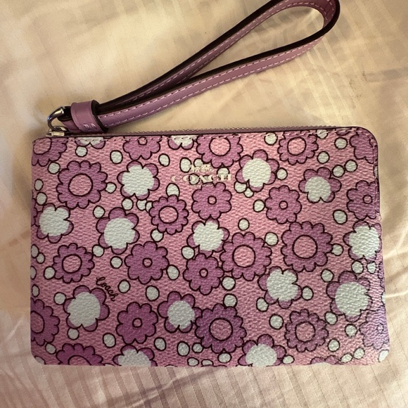 NWT Coach Lavender & Pink Floral Wristlet - Picture 1 of 3